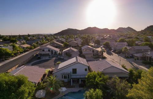 Sparkling Saltwater Pool - Spa - Firepit - WiFi - 4BR 3BA - Near Top Golf Courses - Foto 60