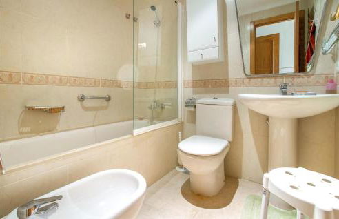 3 Bedroom Stunning Apartment In Calpe - Photo 27