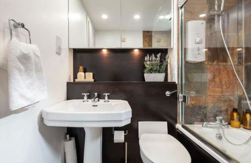 Prime Covent Garden gem with Air-Con - Foto 58