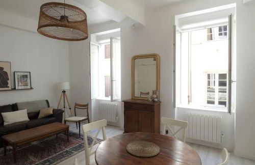 Elegant, Spacious Apartment in Historic Center of Tournon - Foto 1