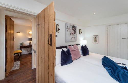 Heron Stays Bath- Boutique Period Group Properties, Parking for 4 Cars, Just 3 Miles to Bath Central, Sleeps 14 - Photo 70