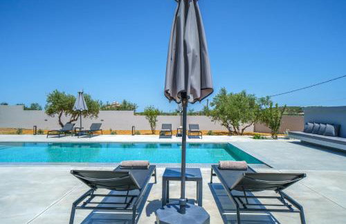 Nostra Terra Villa, 2-acre Secluded Nature Escape with Heated Pool, By ThinkVilla - Foto 14