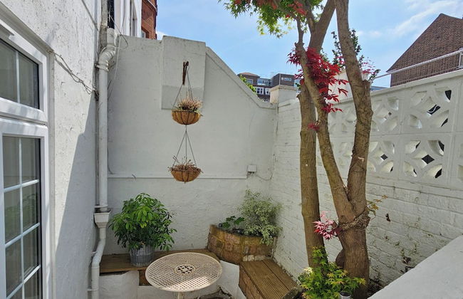 Spacious & Renovated 1-bed Garden Flat in London - Photo 42