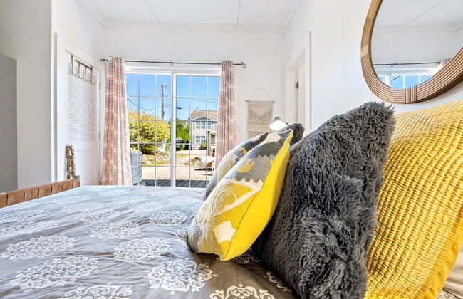 Beachwood Getaway Sleeps 10! - Photo 10