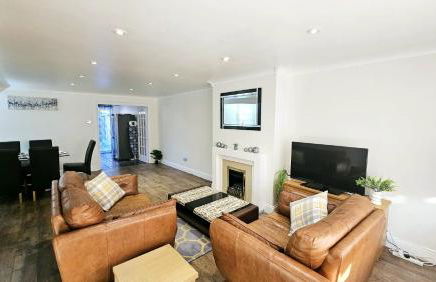 Cosy and spacious Home -Free parking, Free WiFi- sleeps 5 by FINNA Properties Ltd - Foto 18