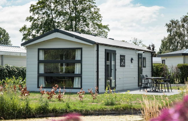 Well-maintained Chalet Near Biesbosch - Foto 1