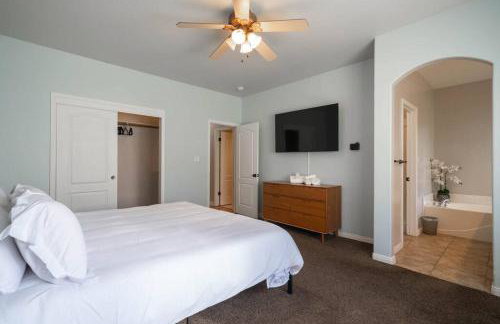 Central Bliss near parks & shops - Photo 10