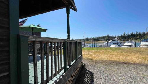 Bridge tender with loft - Photo 5