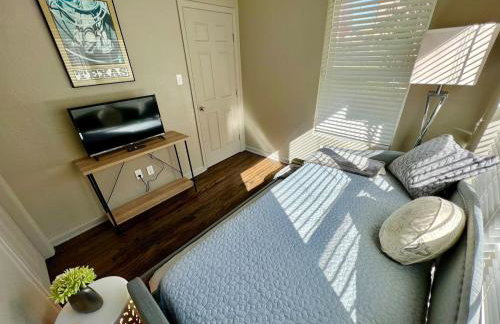 3 Bedrooms with Free gated parking,5-10Mins From ALL - Photo 26