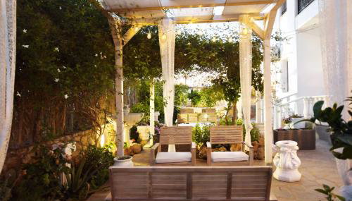 Olympus Studios & Bungalows - Photo 4, Garden