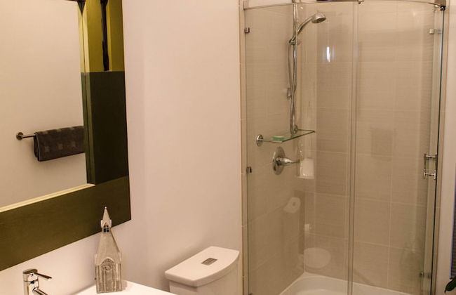 83MF - Lakeside - Hot Tub - WIFI - BBQ - Dock - Sleeps 4 NO PETS - Foto 16