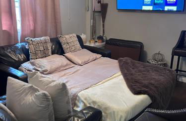 The Layover Lounge - Foto 16