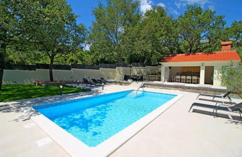 VILLA SKURA private heated pool 32m2, summer kitchen, 4 bedrooms, garden - Photo 3