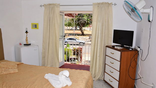 Villa in Havana with garden and terrace - Photo 5