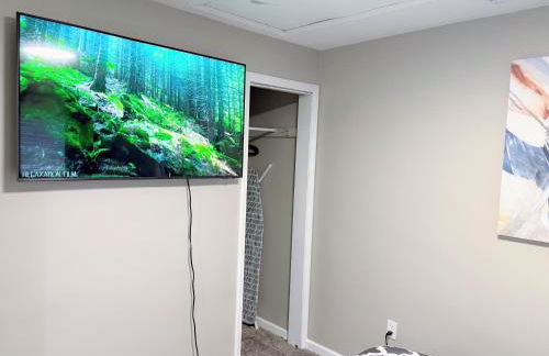 Your Cozy Home Away From Home king bed, parking - Foto 12