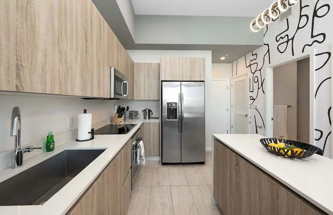 Modern Condo in Design District - Photo 29