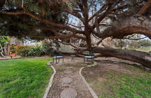 O-Side Beach Bungalow with Jaccuzi Blocks to beach - Photo 13