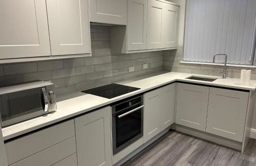 Beachfront Apartment 3 Bedrooms Sleeps 7 - Gateway to the Lake District - Newly Refurbished - Foto 10