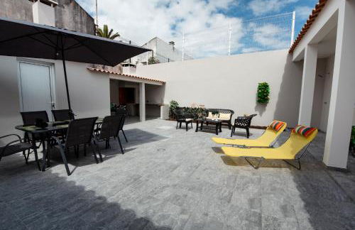 Seaside Azores Villa with natural pool, terrace & barbecue - Photo 2