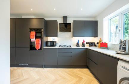 Stylish 4-Bed House in Arley - Photo 4