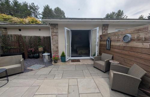 Private, Modern and Detached Garden Apartment - Photo 5