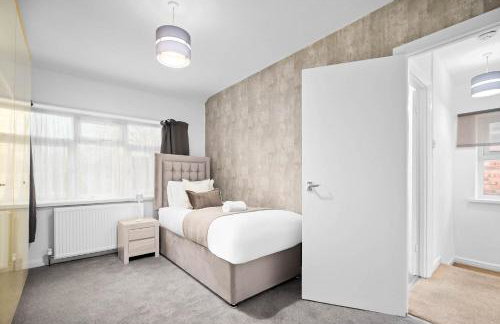 Stylish 3 Bedroom House - Garden - Pool Table - Parking 165M - Foto 23