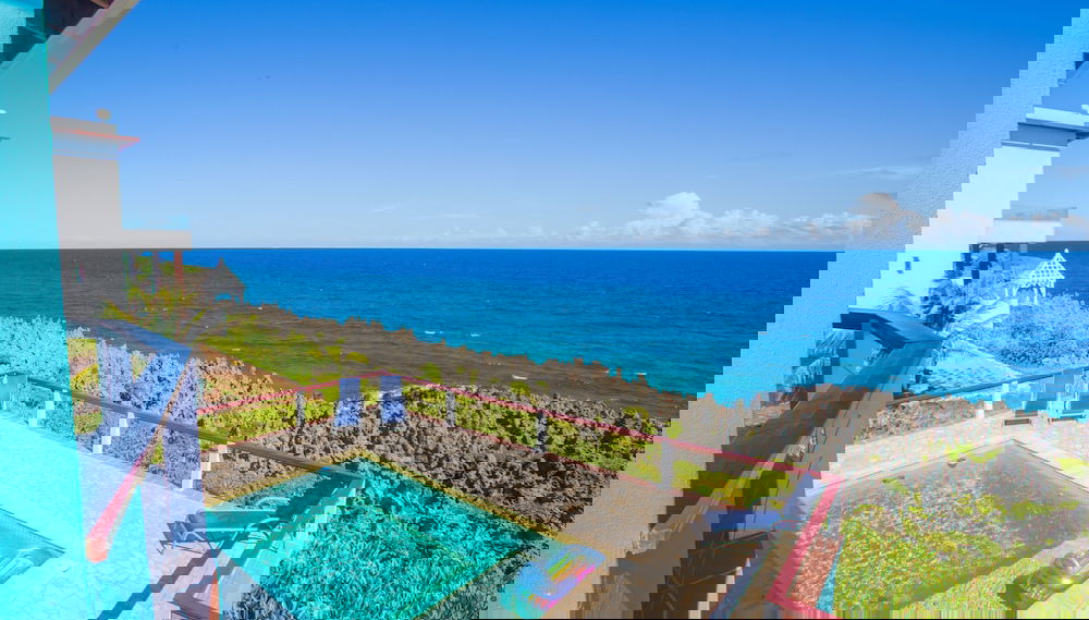 Stunning Coral View Home with Oceanfront Pool by RedAwning - Foto 1, Imagen principal