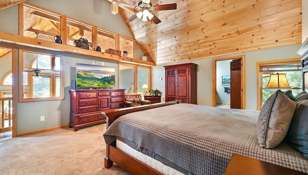 Kim's Cove Motorcycle-Friendly Cabin features Game Room by RedAwning - Foto 3, Habitación