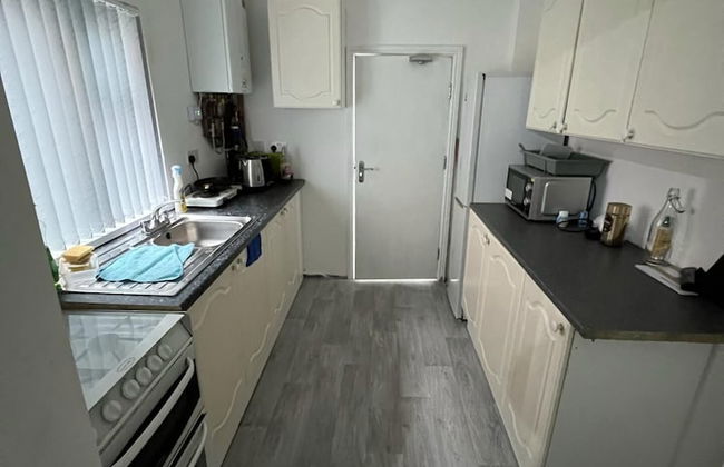 1 Private Bedroom Sharing Bathroom and Kitchen - Foto 3