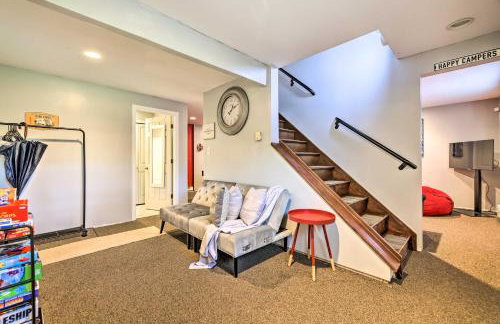 Walk to Lake Game Room Getaway in Pocono Summit! - Foto 9