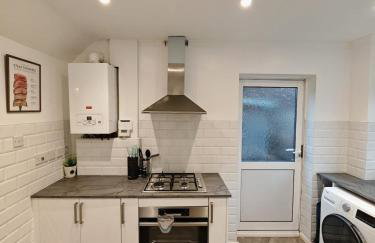 Comfy, Modern, 3 Bed House - Free Parking - Quiet Area - Near Solihull, NEC, Airport - Foto 10