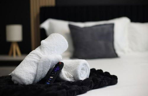 Chic 2BR-w Parking, Near Rvrwalk, Dome & Conv Ctr - Foto 18