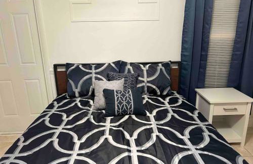 Master Bedroom w Pvt Bath in shared home - Foto 9