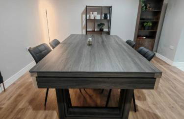 Bright 4BR Home, Outdoor Garden, Easy Parking - Foto 2