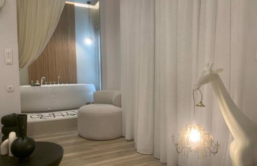 Khroma Luxury Suite 3- Beach front apartment - Photo 24