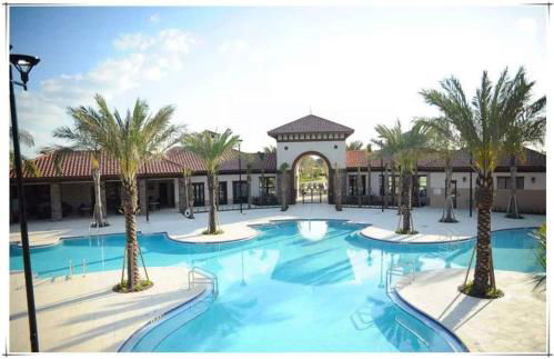 Marvelous Villa, South facing pool and hot tub, themed bedrooms near Disney - Foto 25