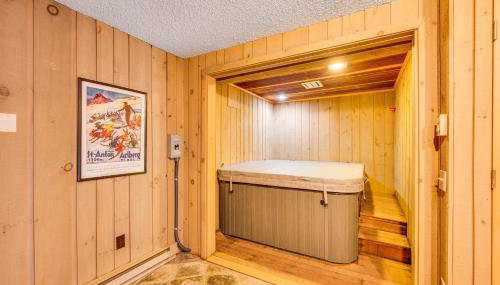 Half Mile to Ski Slopes Conway Condo with Hot Tub! - Foto 3