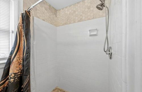 Spacious Backyard • Alfresco Dining • Pet Friendly - Foto 43