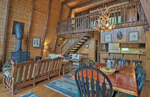 Lakefront Berkshires Retreat with Deck, Dock and Boat! - Foto 6