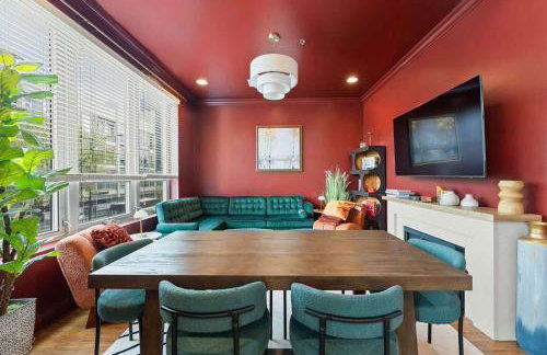 1 Free Parking Gym Balcony Sleeps 10 - Photo 1