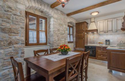 Beautiful Heritage Villa Croc with pool in Buje - Foto 8