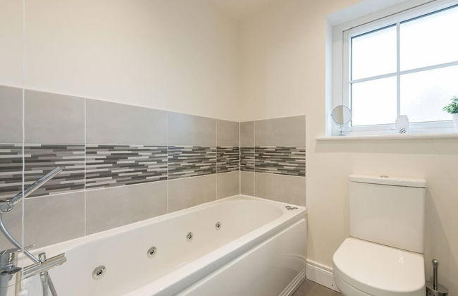 Stylish & Modern 3 Bedroom Home - Foto 16