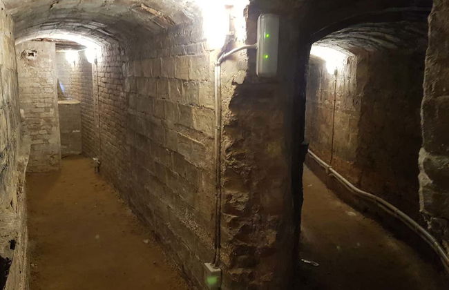 Visite de l'abri anti-aérien n°4 et des zones de la guerre civile - Photo 5