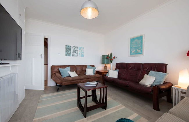 Stunning Beachfront Apt w Balcony Sea Views - Foto 74