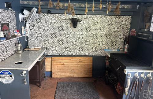 Artistic Retreat, King Suite with Private Balcony! - Foto 43