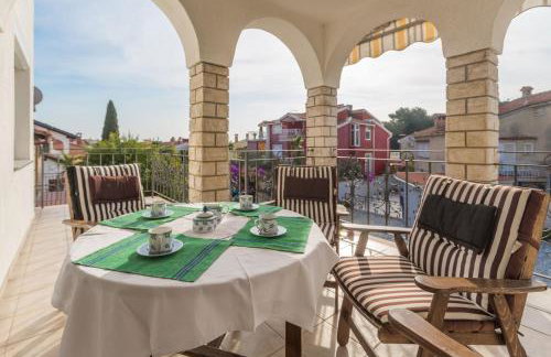 Elegant two-bedroom apartment with terrace in Rovinj - Photo 4