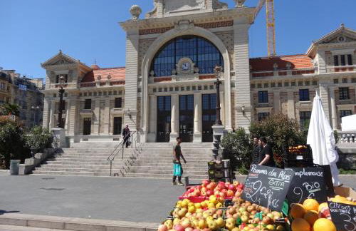 Casa Madere- Idéal Couples - Central & cosy -Train station - Tram & Supermarkets-Balcony- Washing-machine-AC - Foto 26