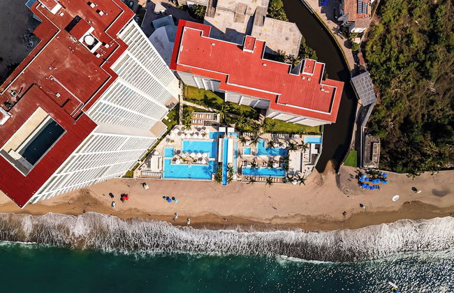 Oceanfront 1BR with Balcony & Pool - Foto 39