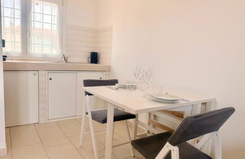 Azure Oasis with parking near the airport & beach - Foto 7