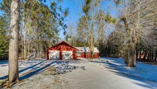 Lakefront Townsend Cabin with Fire Pit and Dock! - Foto 3